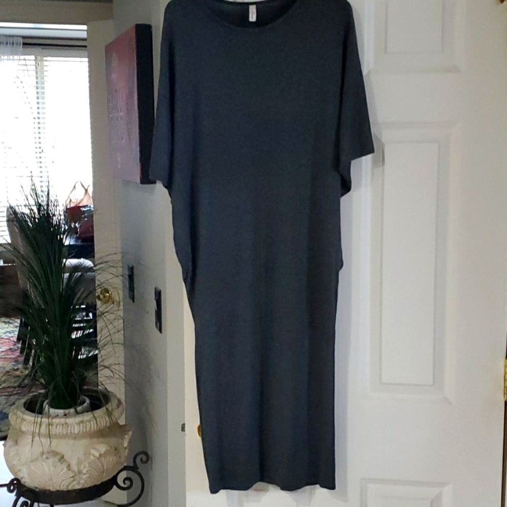 Super soft, worn 1 time long tee shirt dress.